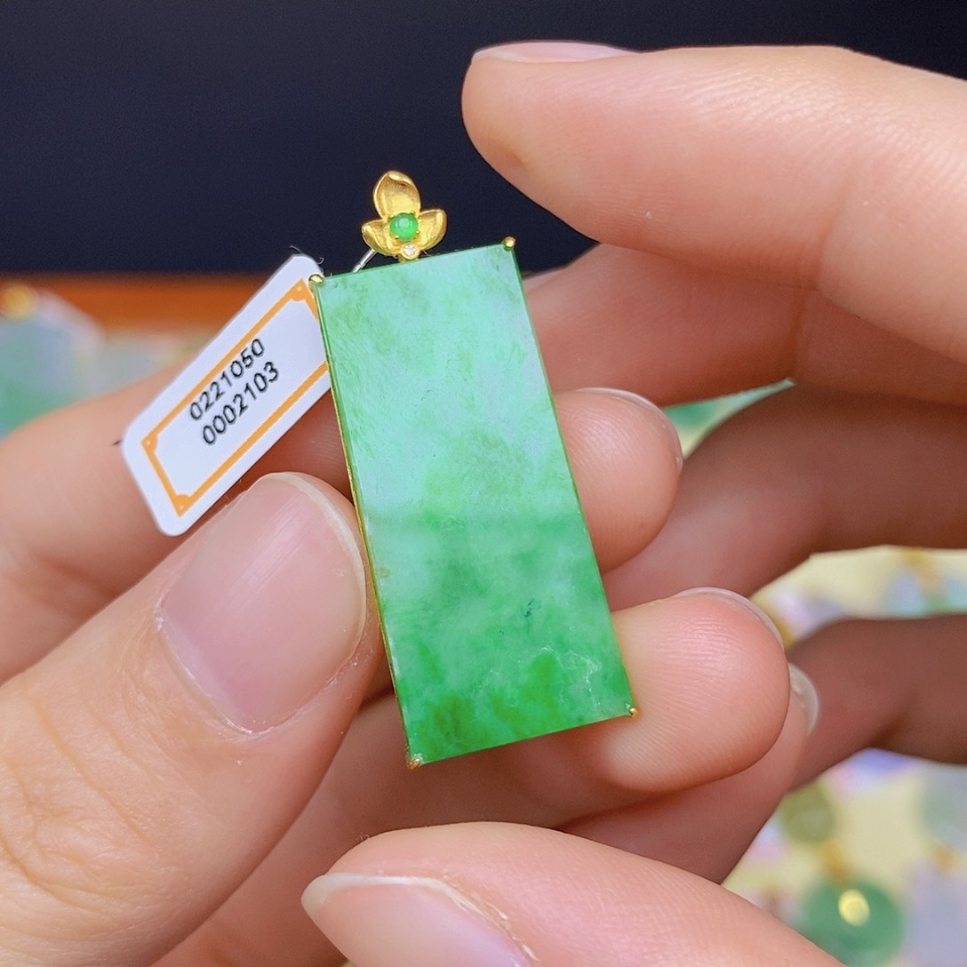 翡翠颈饰18K金镶嵌翡翠