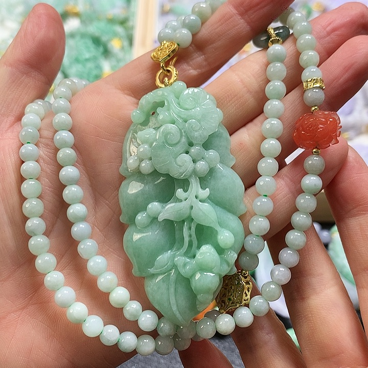 翡翠颈饰未镶嵌吊坠