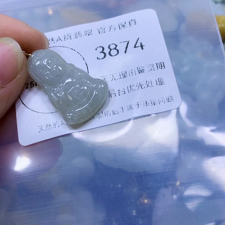 翡翠足银镶嵌颈饰翡翠