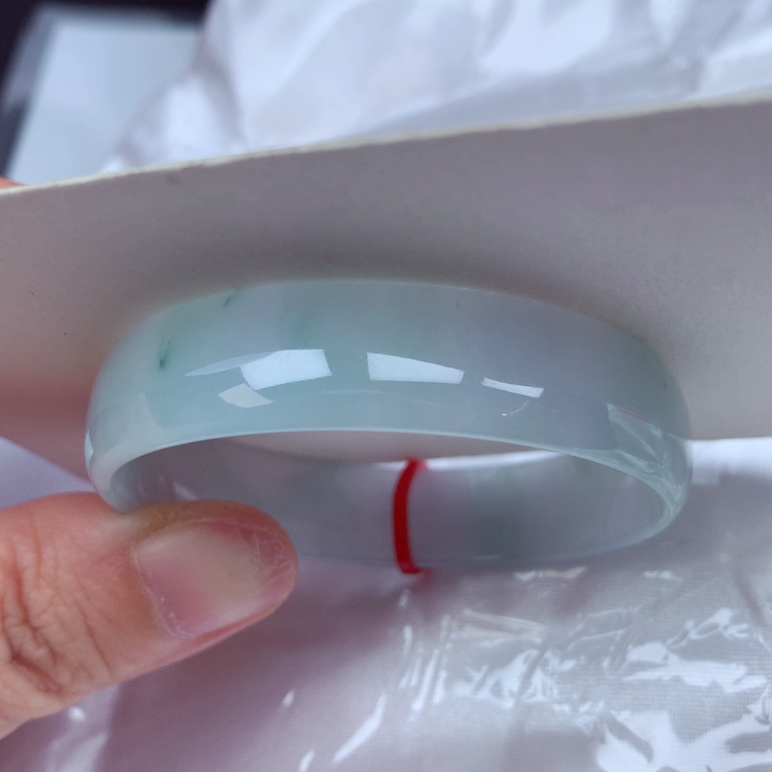 翡翠手镯未镶嵌翡翠