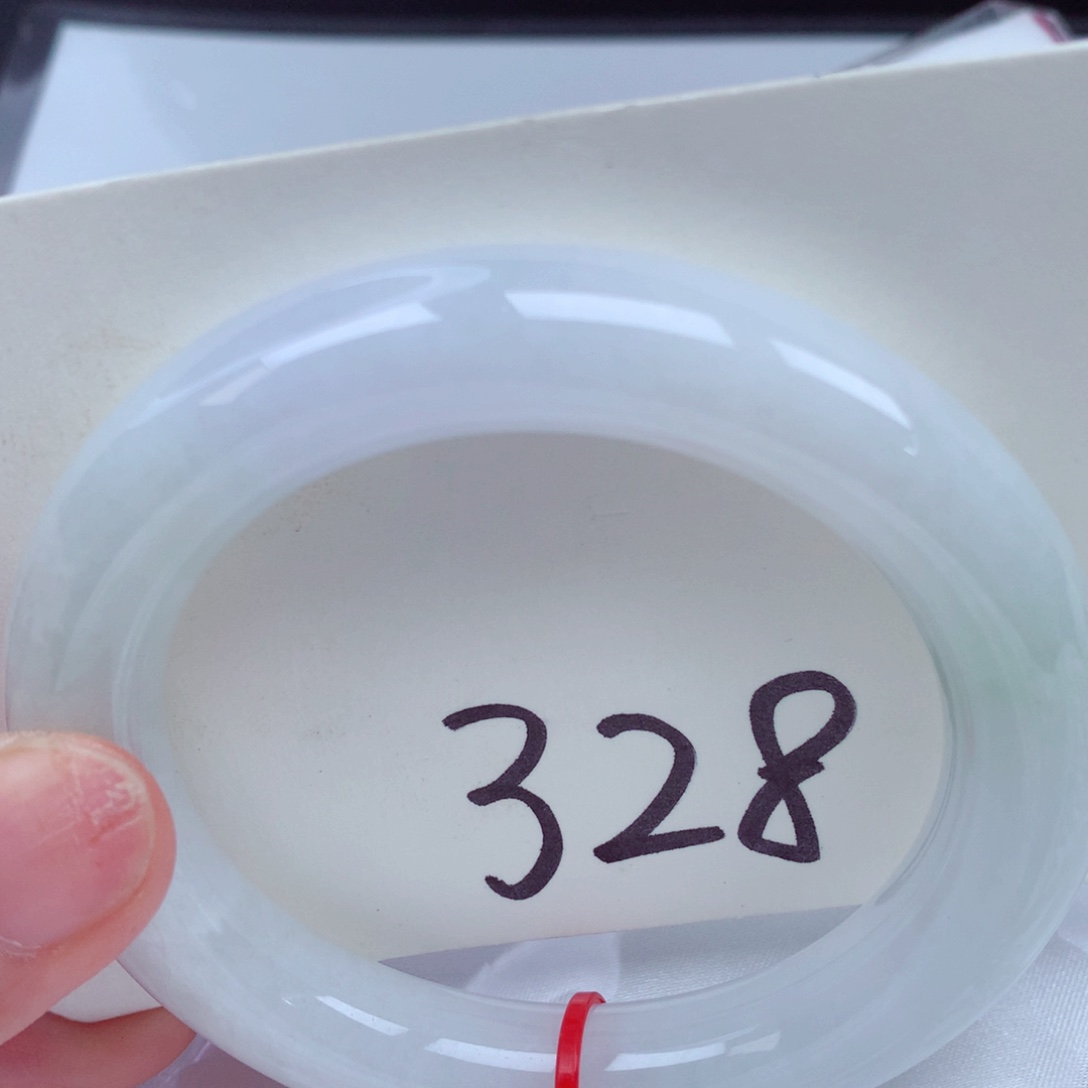 翡翠手镯未镶嵌翡翠