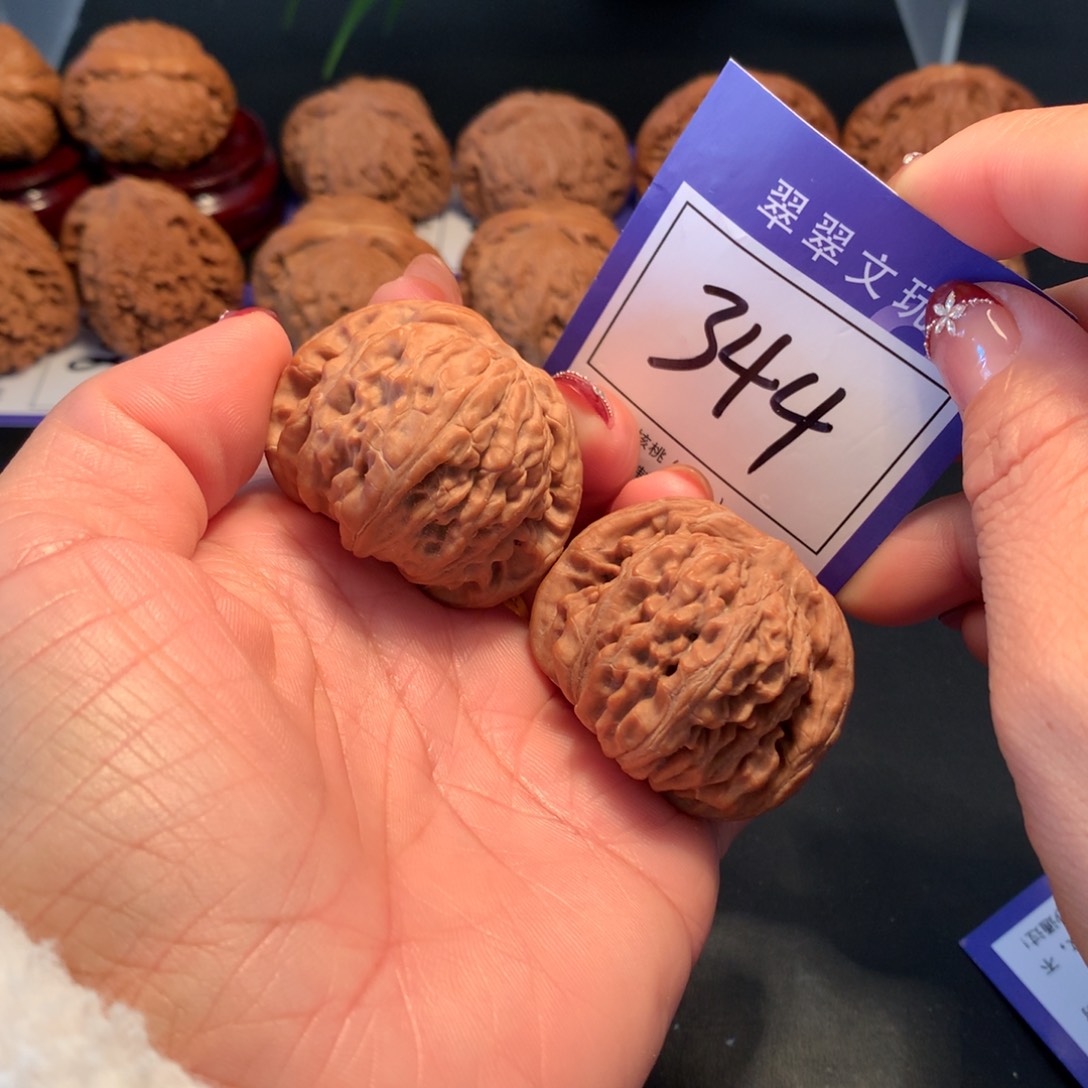 文玩核桃吊坠344号白狮子全品4.2