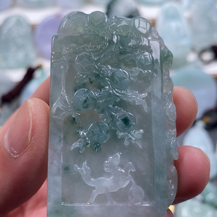 翡翠颈饰未镶嵌翡翠