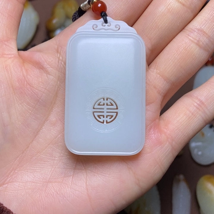 和田玉颈饰未镶嵌文*范