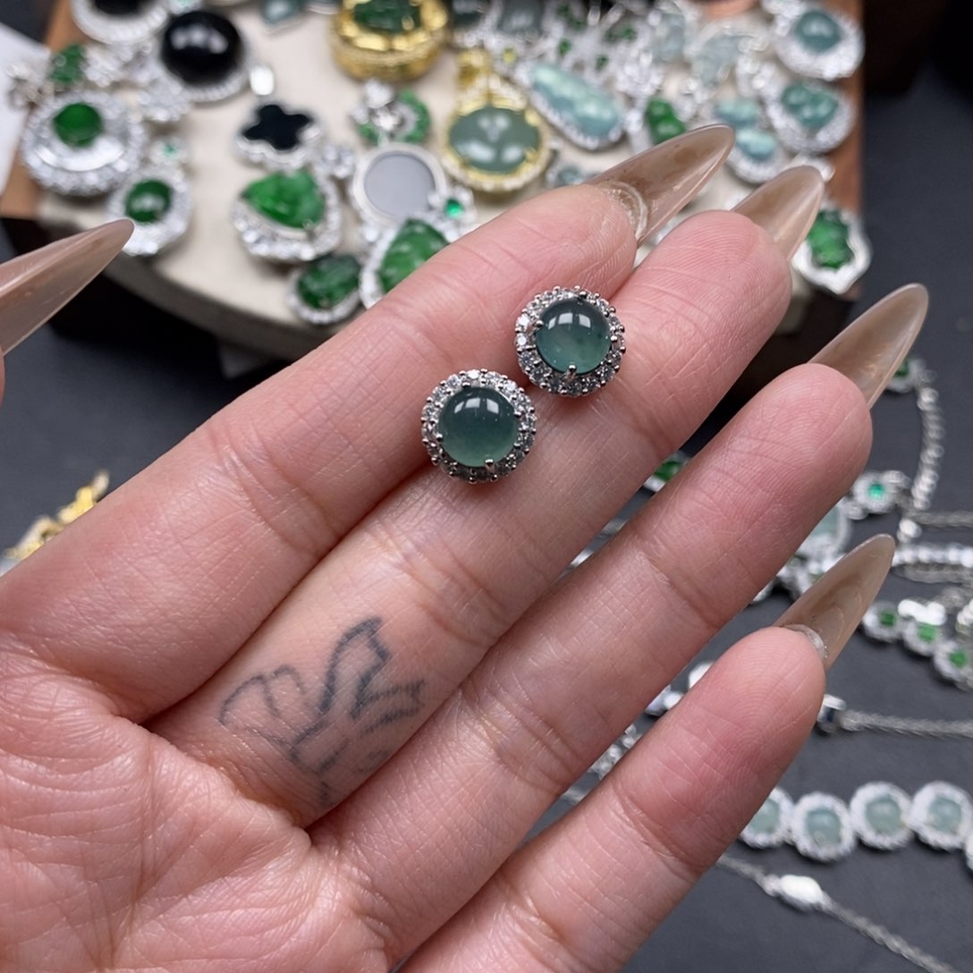 翡翠颈饰未镶嵌翡翠