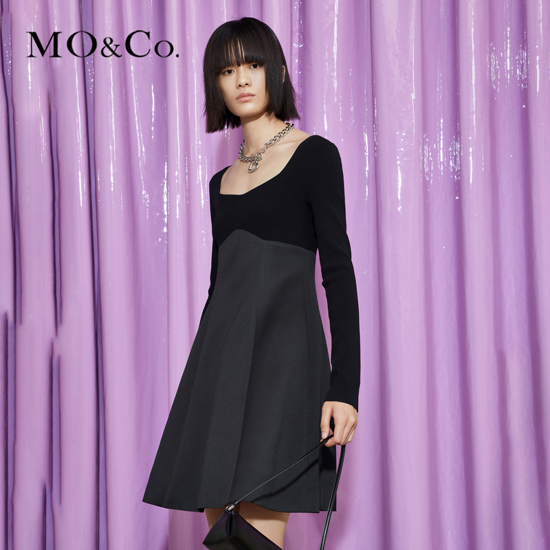 【陈大可专属】MOCO秋季大方领收腰高腰针织拼接小黑裙MBB3DRST04