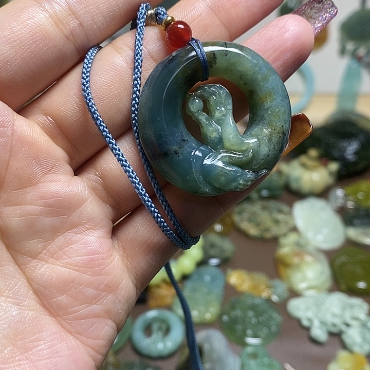 蛇纹石玉吊坠未镶嵌