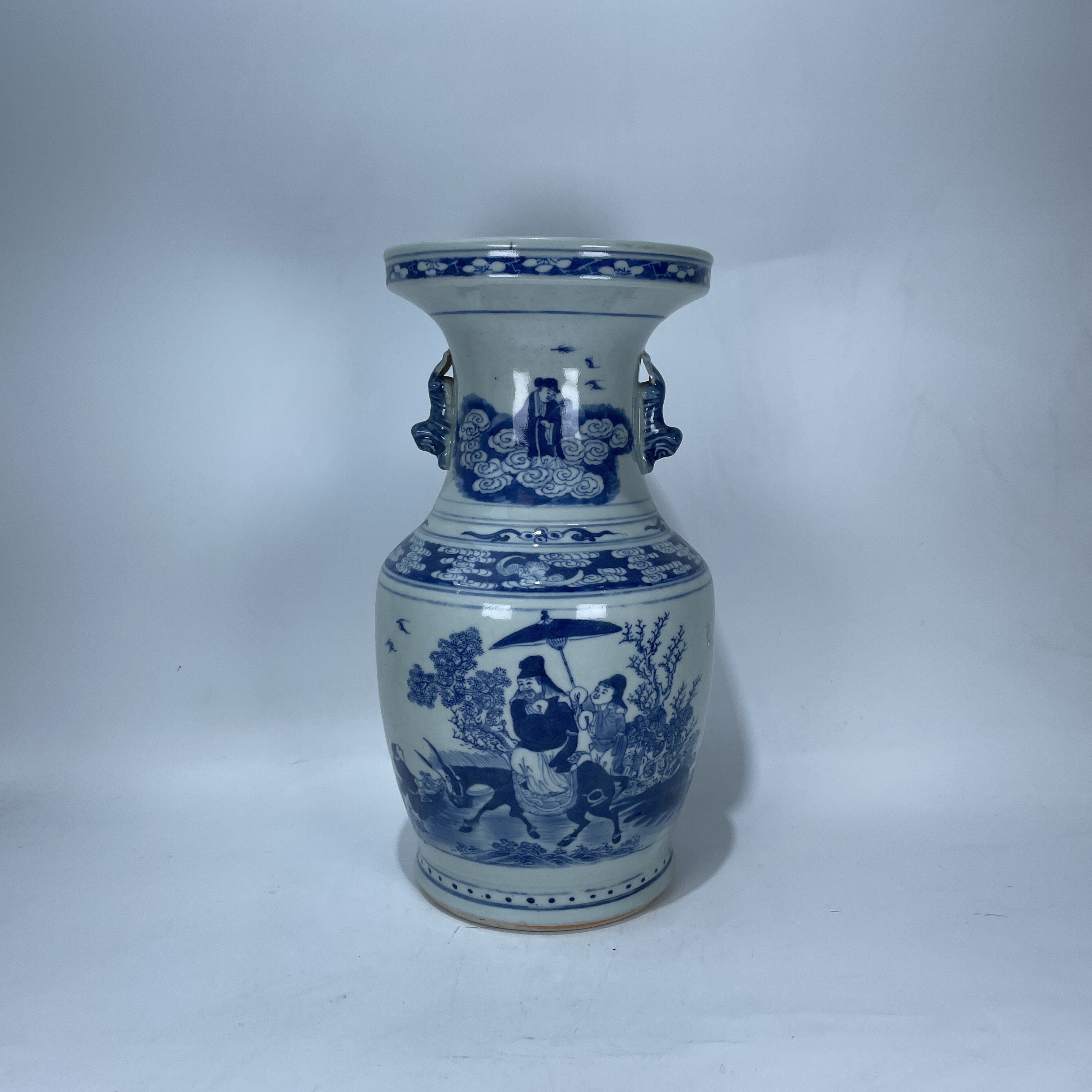 【清嘉庆】青花人物纹双兽耳赏瓶