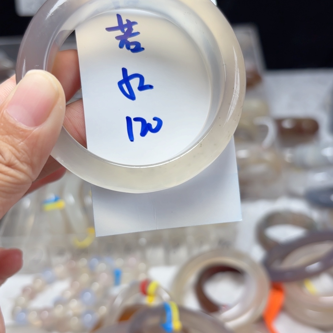 若***宝玛瑙/玉髓手镯未镶嵌