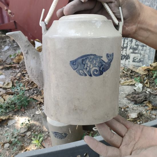 陶瓷粗瓷茶壶一支