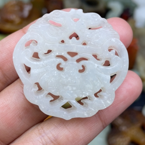蛇纹石玉未镶嵌颈饰2
