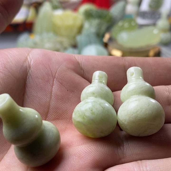 未镶嵌蛇纹石玉颈饰