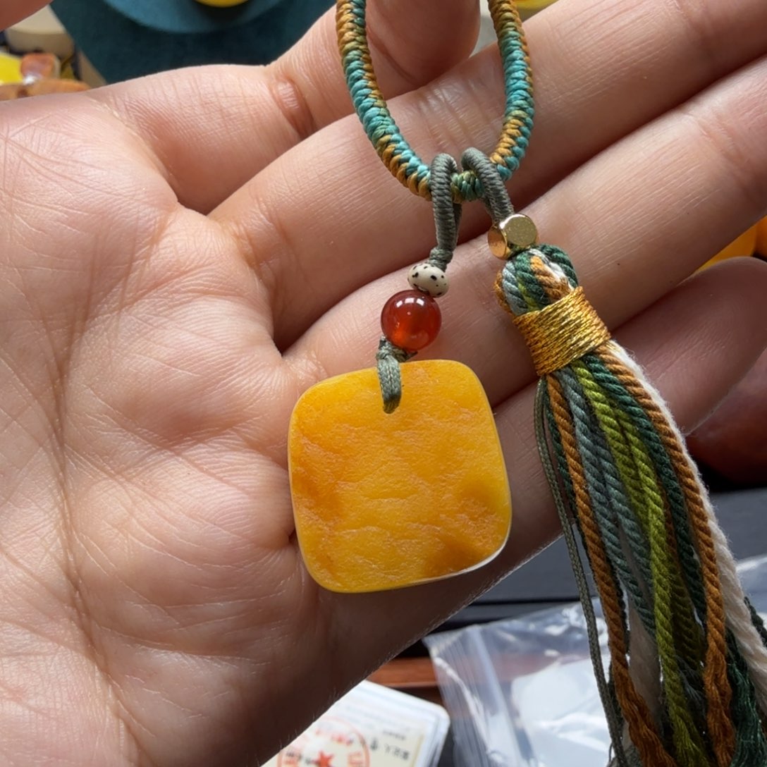 琥珀吊坠(赠链)未镶嵌