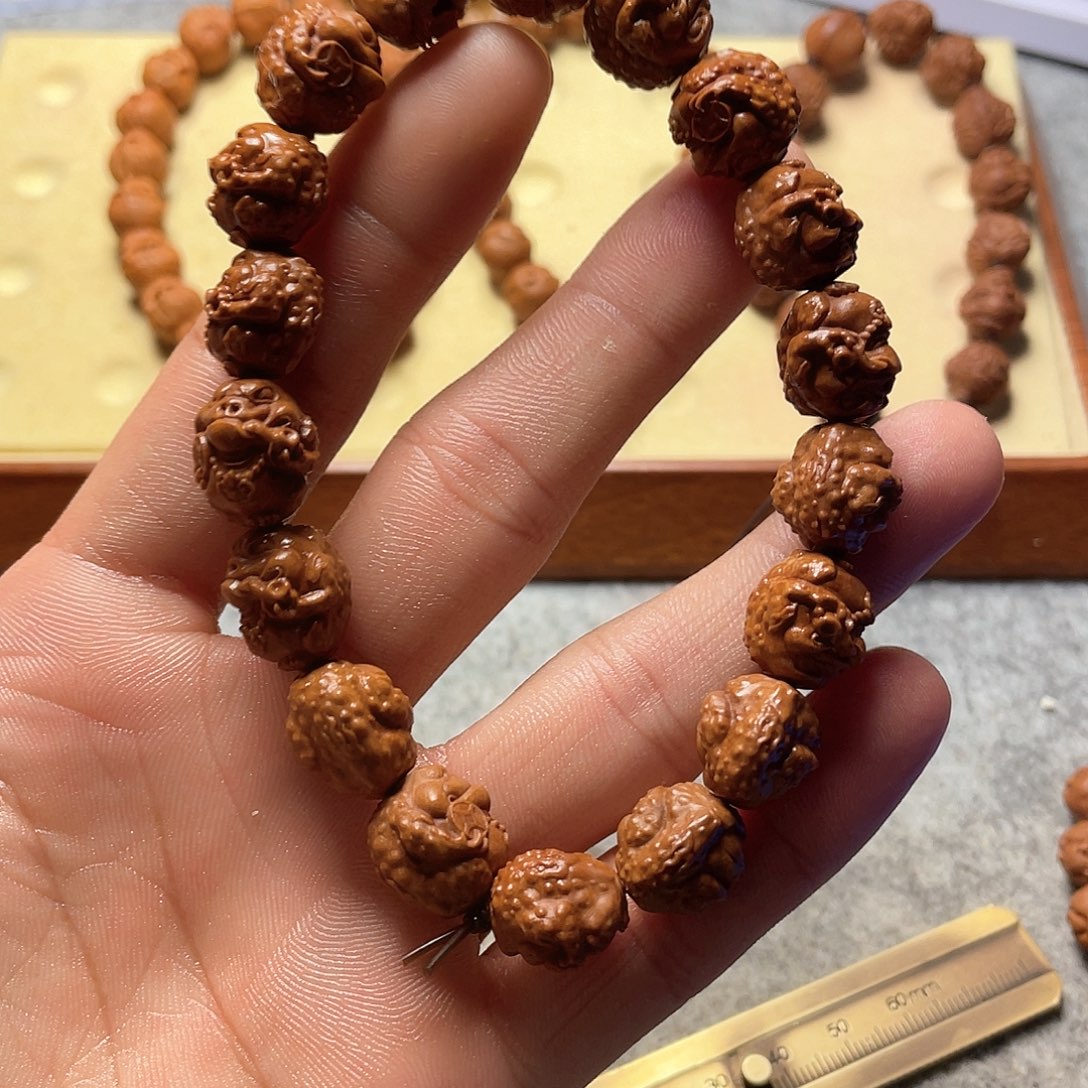 龙纹桃核雕刻烟斗金蟾（色差）