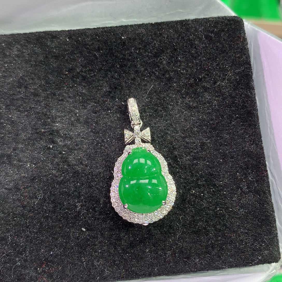 翡翠吊坠(赠链)18K金镶嵌