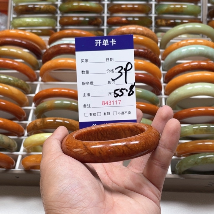 蛇纹石玉未镶嵌手镯芳*儿