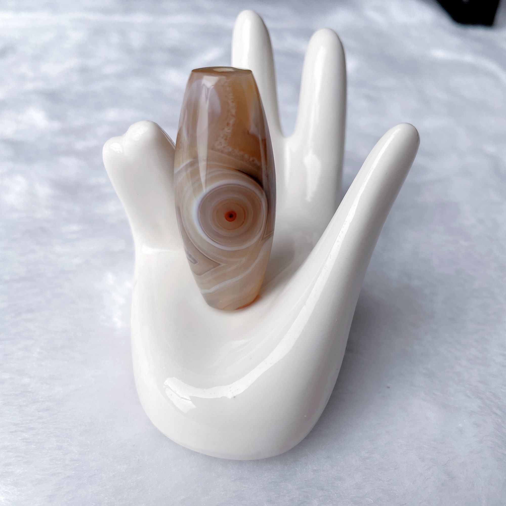 天然巴玉，双面对穿红瞳正一眼锁骨珠吊坠