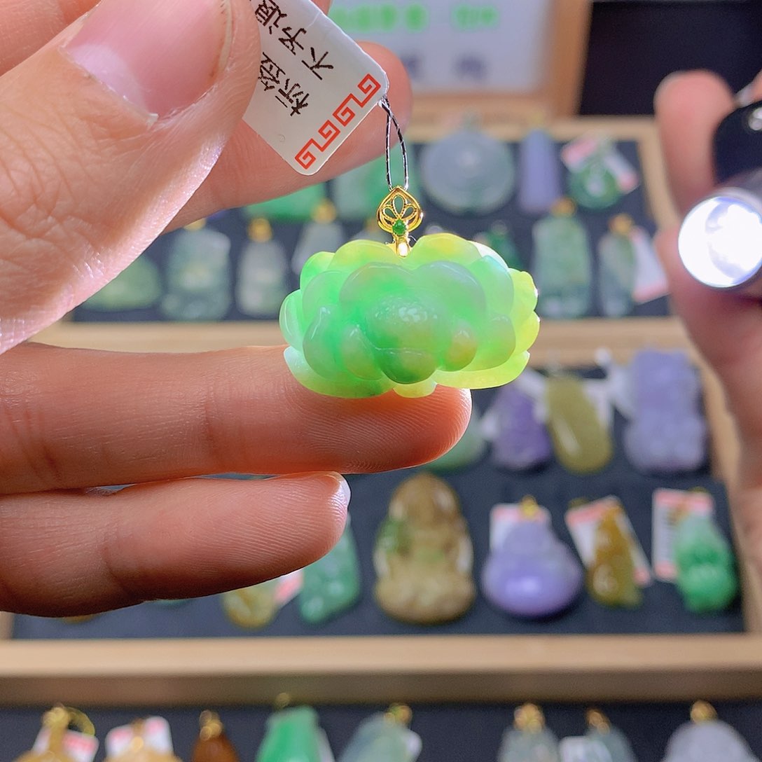 翡翠颈饰18K金镶嵌翡翠