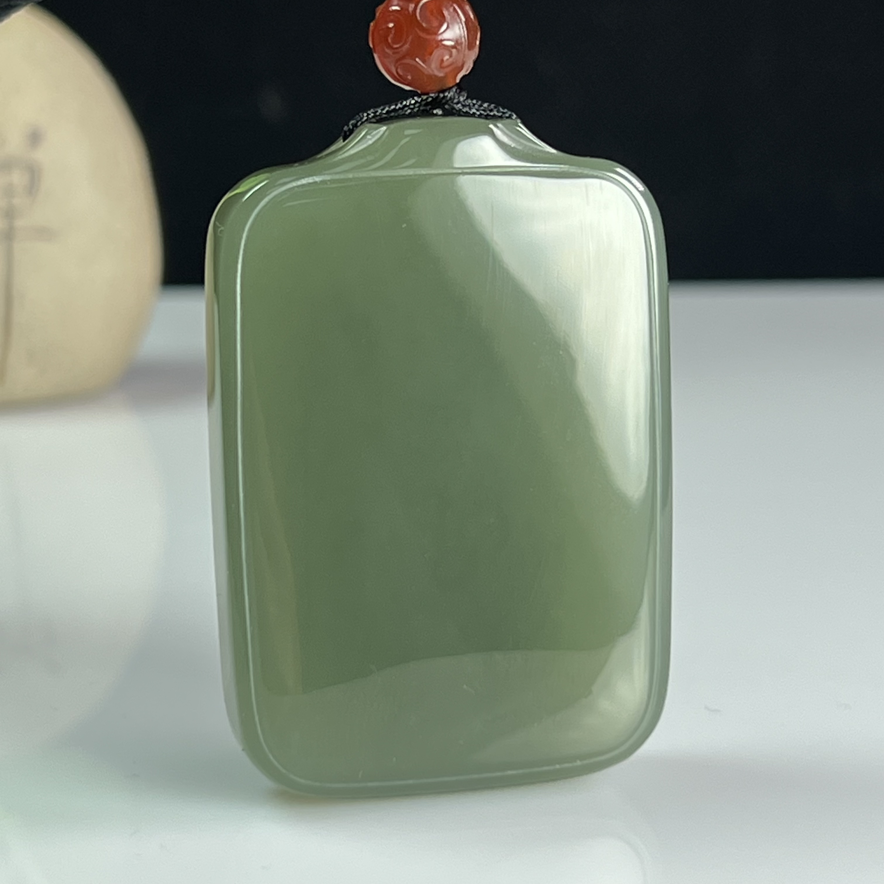 和田玉青海料湖水绿平安无事牌挂件时尚精雕男女款（颜色略有偏差）