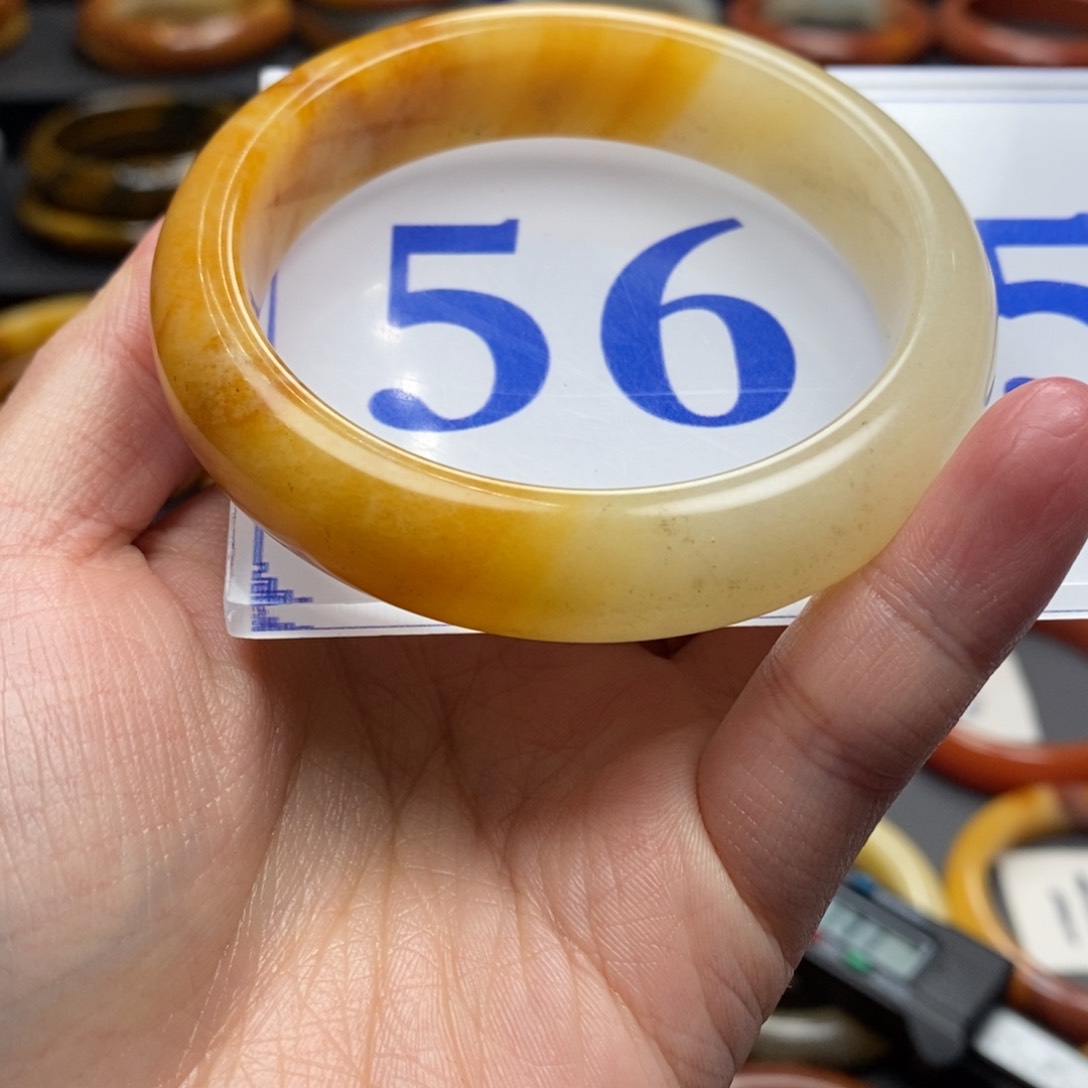 石英质玉（黄龙玉）手镯未镶嵌