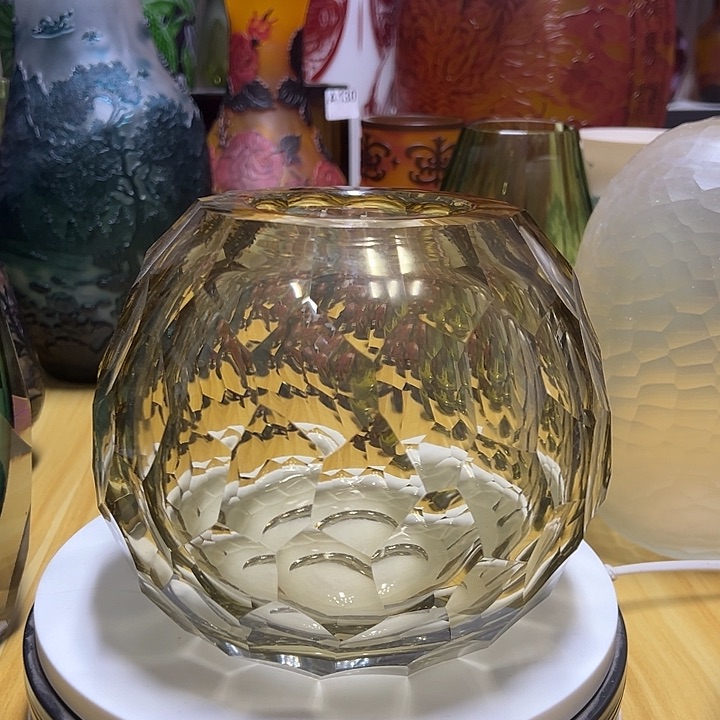 悦**好浅色琥珀凹面水晶切割面花器高16.5口8