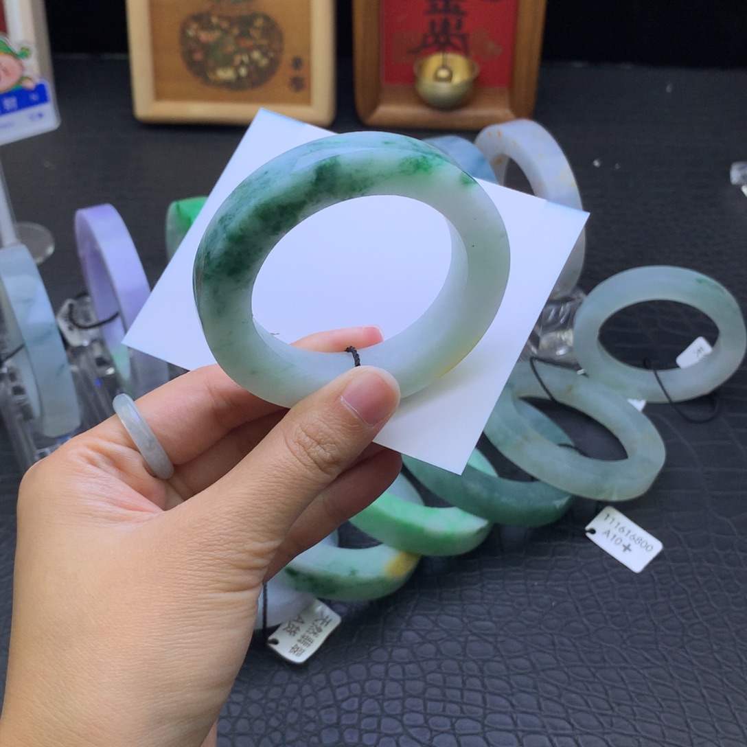 定制翡翠未镶嵌翡翠手镯