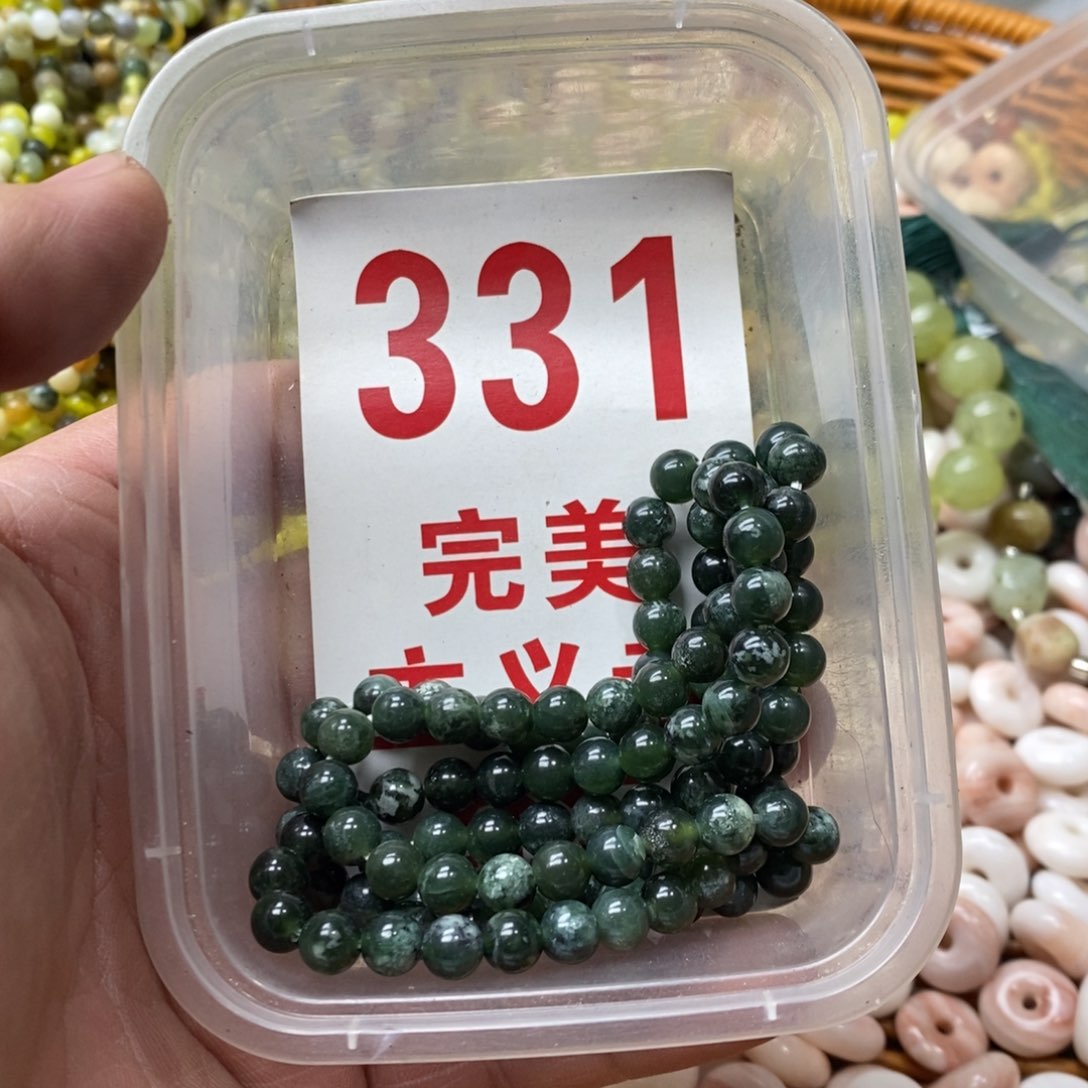 蛇纹石玉挂坠未镶嵌