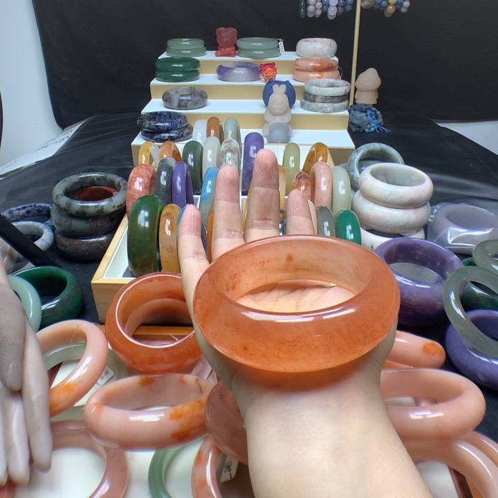 未镶嵌手镯石英质玉墨*