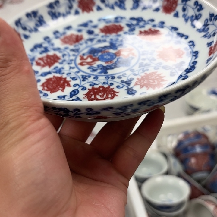 瓷片釉里红缠枝莲大胡乘景德镇