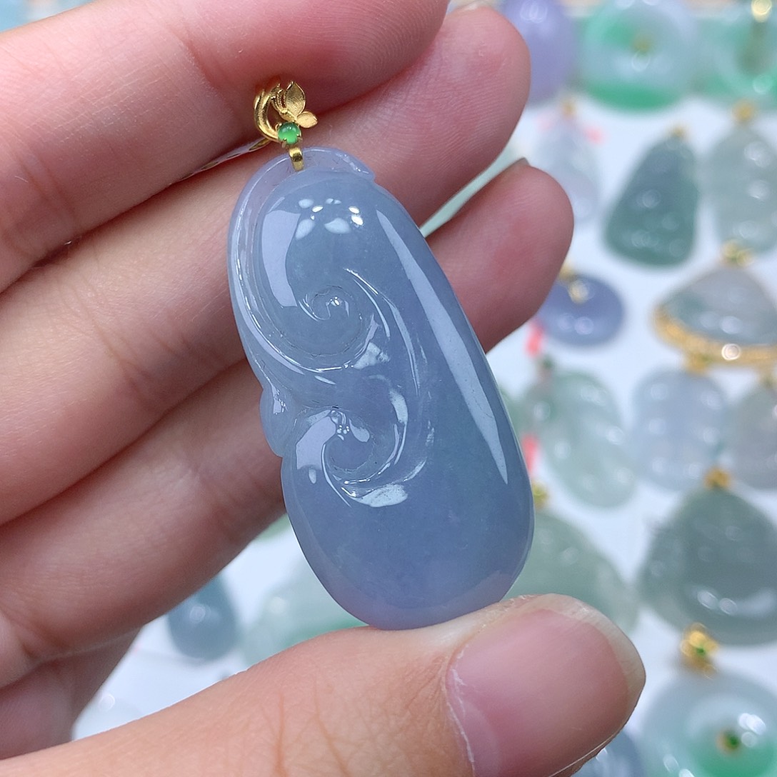 翡翠颈饰18K金镶嵌如意