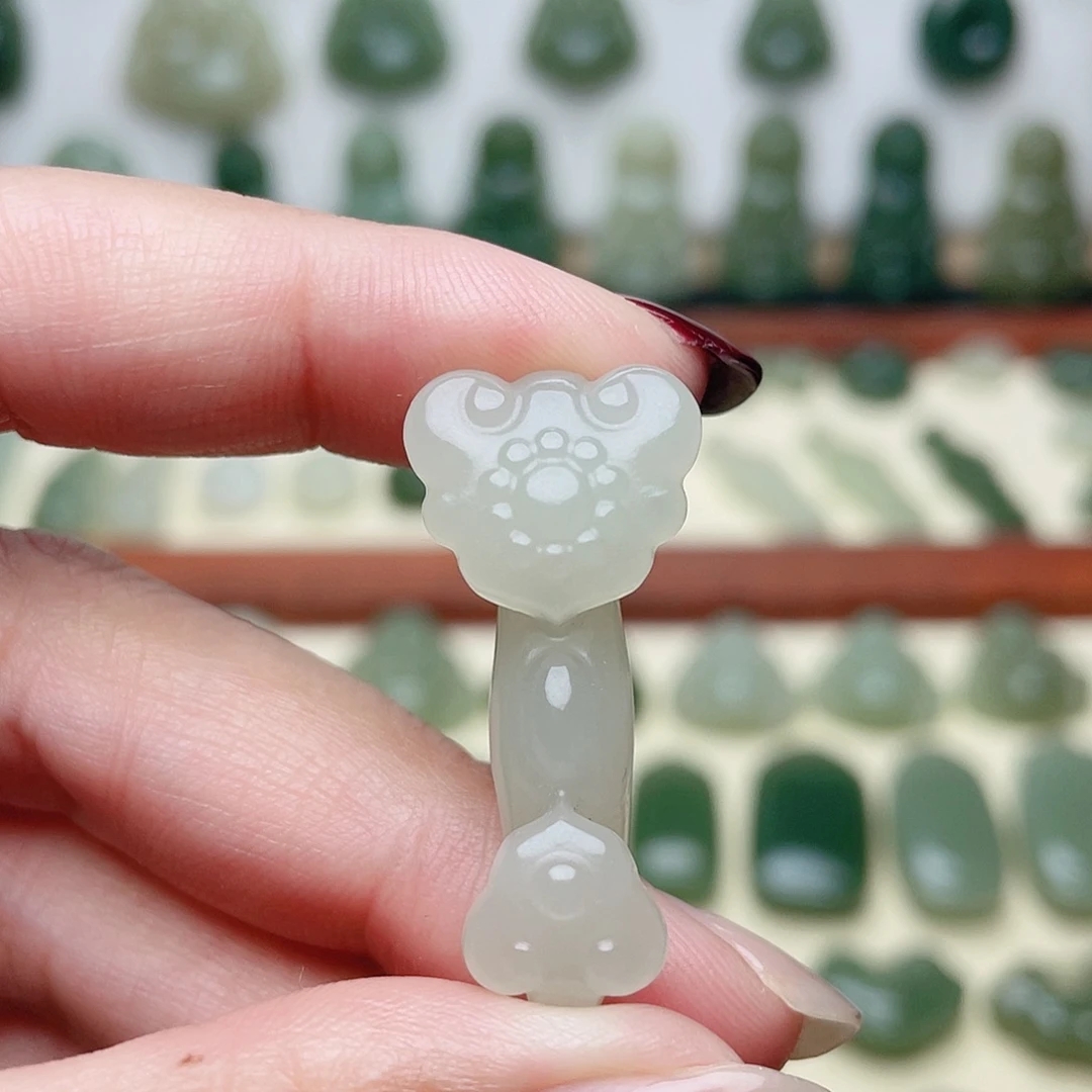   30㎜ 天然和田玉如意时尚挂件