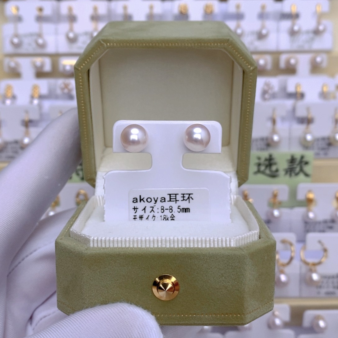 18K金镶嵌海水珍珠耳饰