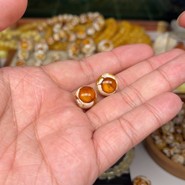 琥珀裸石未镶嵌一**过41号