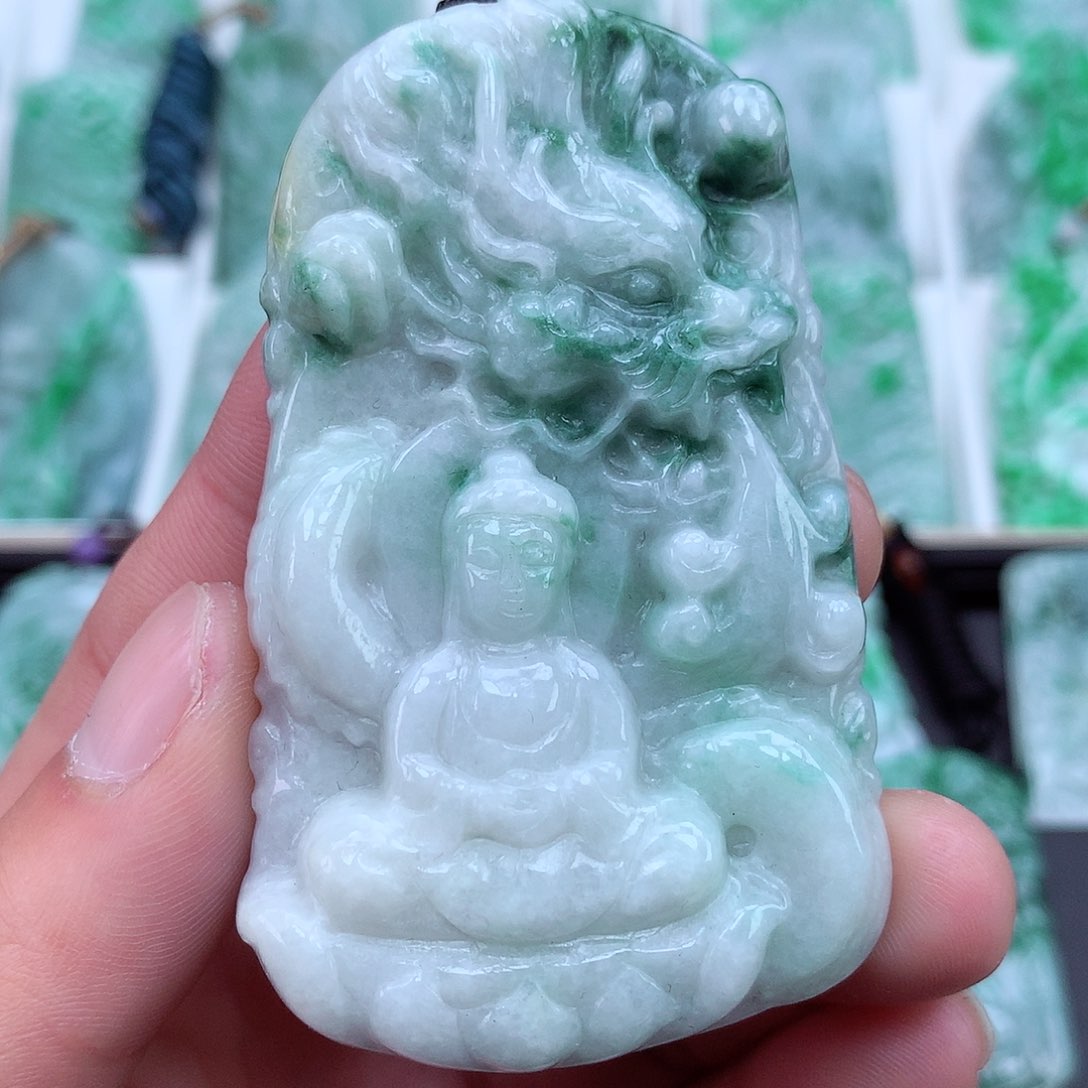 翡翠颈饰未镶嵌翡翠吊坠