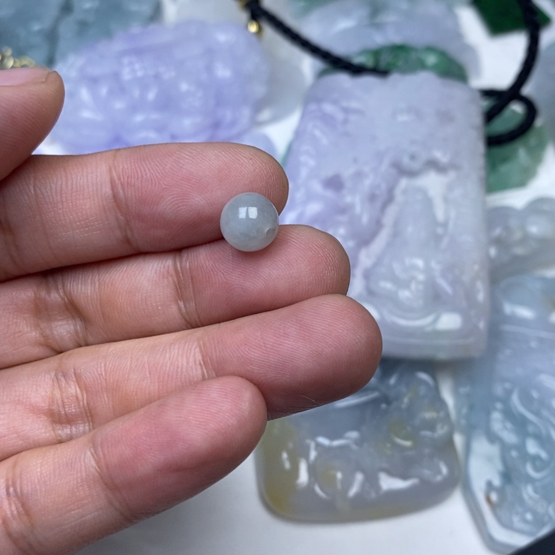 翡翠未镶嵌颈饰小*朵翡翠