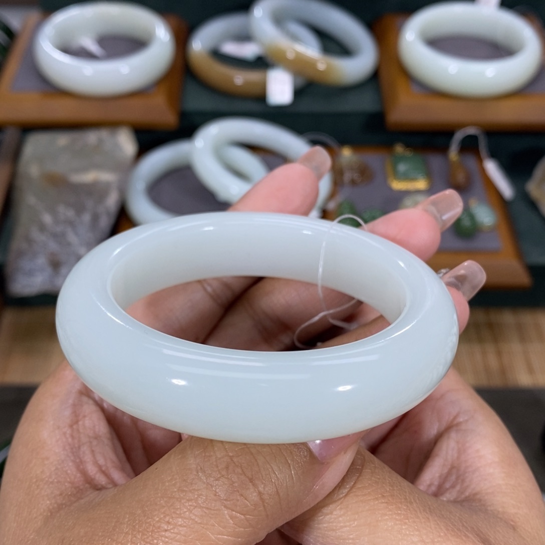 和田玉手镯未镶嵌