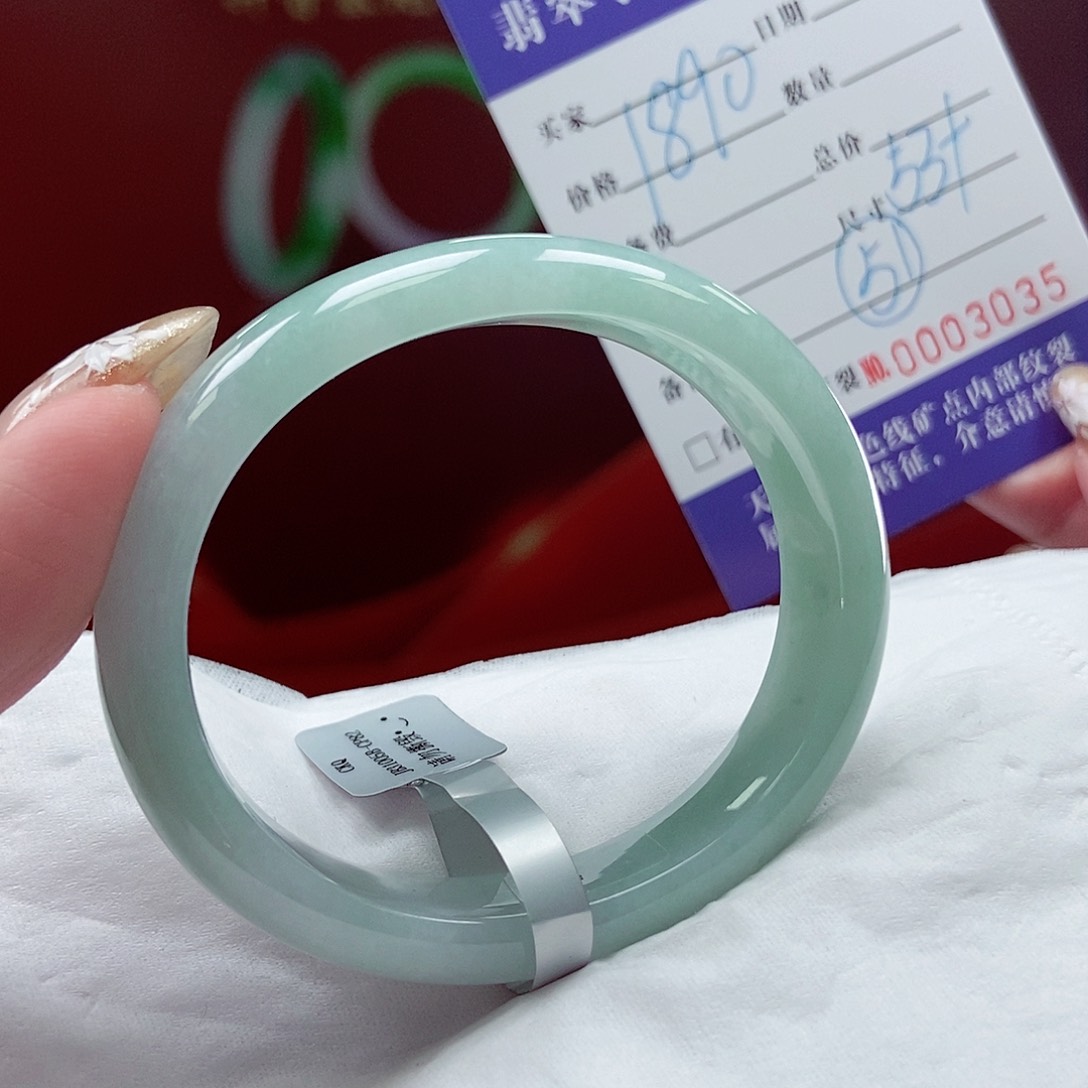 翡翠手镯未镶嵌53贵