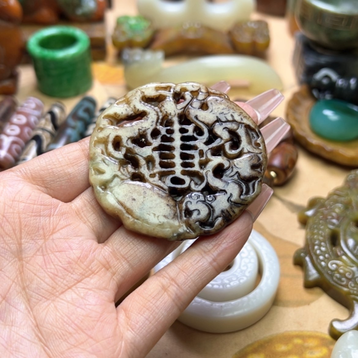 【闪购商品】蛇纹石玉颈饰未镶嵌