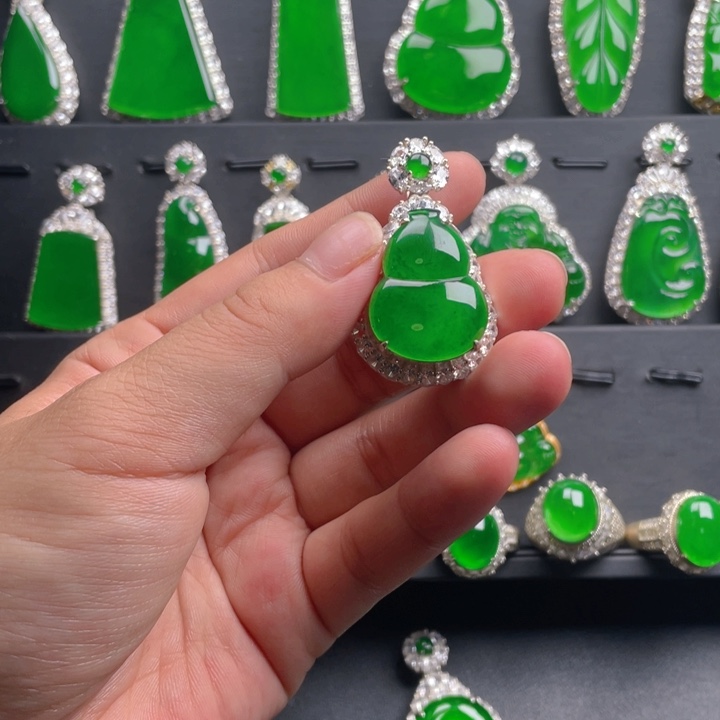 翡翠颈饰未镶嵌翡翠吊坠