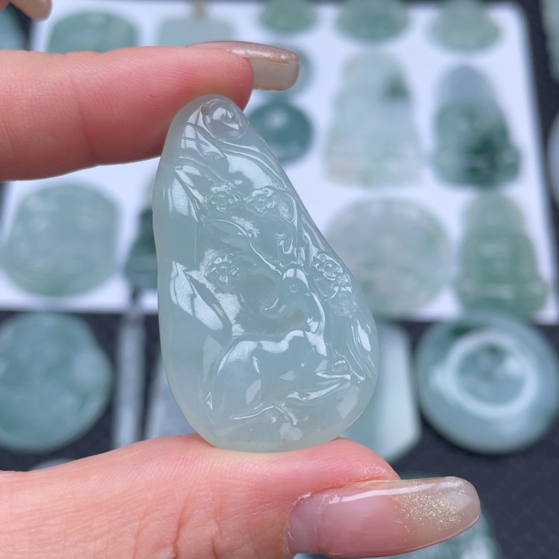 翡翠颈饰未镶嵌天然缅甸翡翠A货吊坠小鹿牌