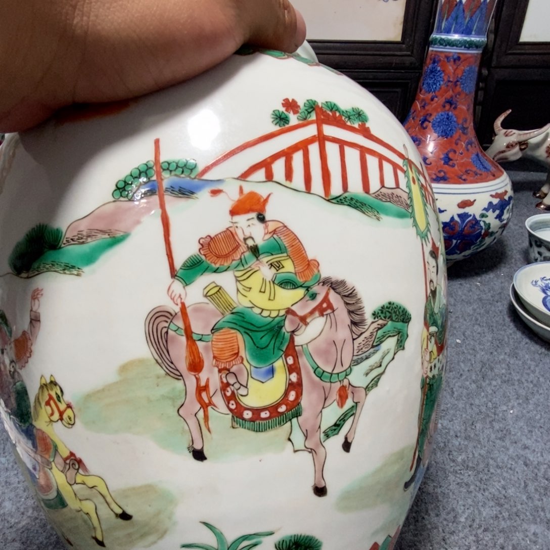 摆件万***?陶瓷工艺美术作品