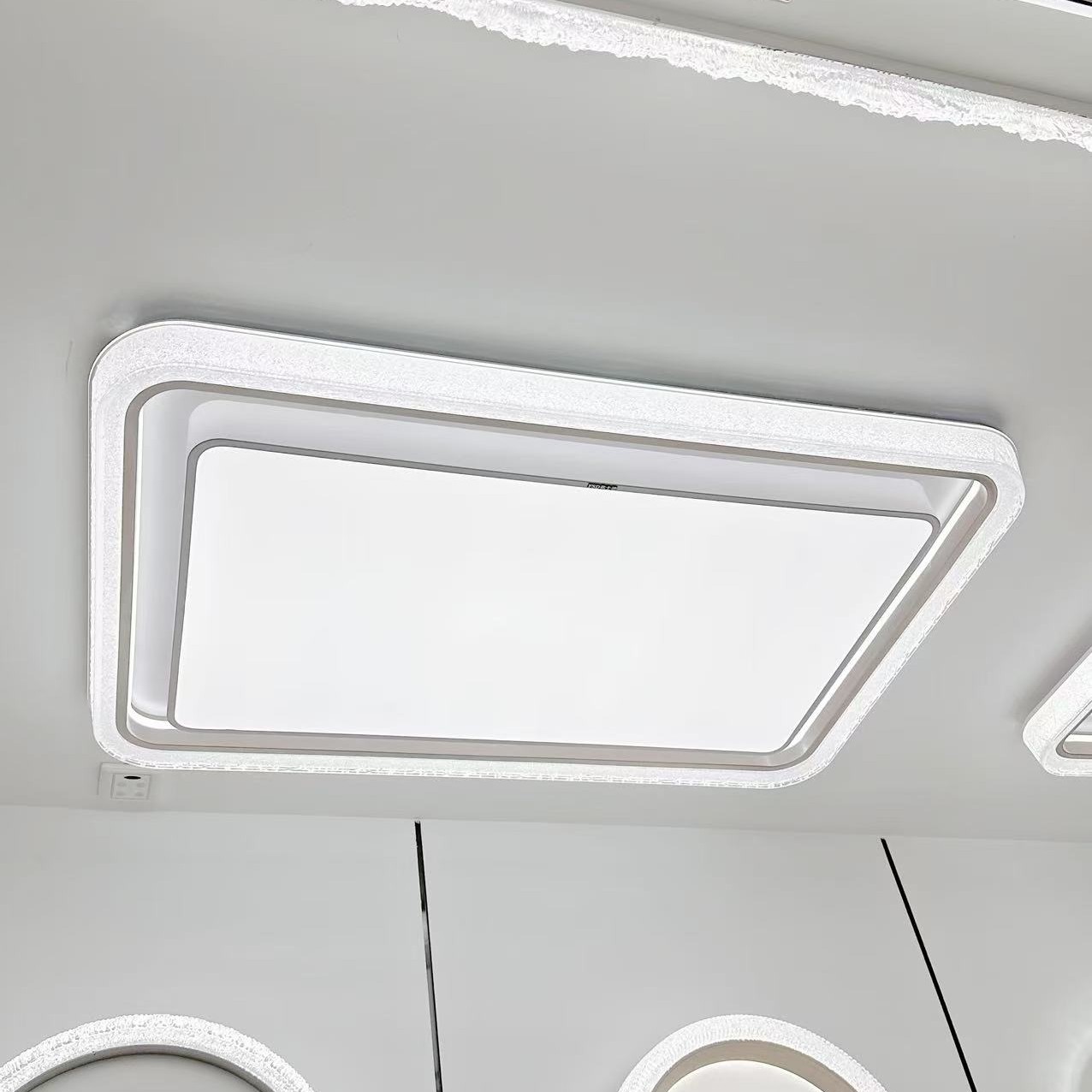 简约客厅灯卧室吸顶灯家用创意照明轻奢大气现代餐厅圆形长方形