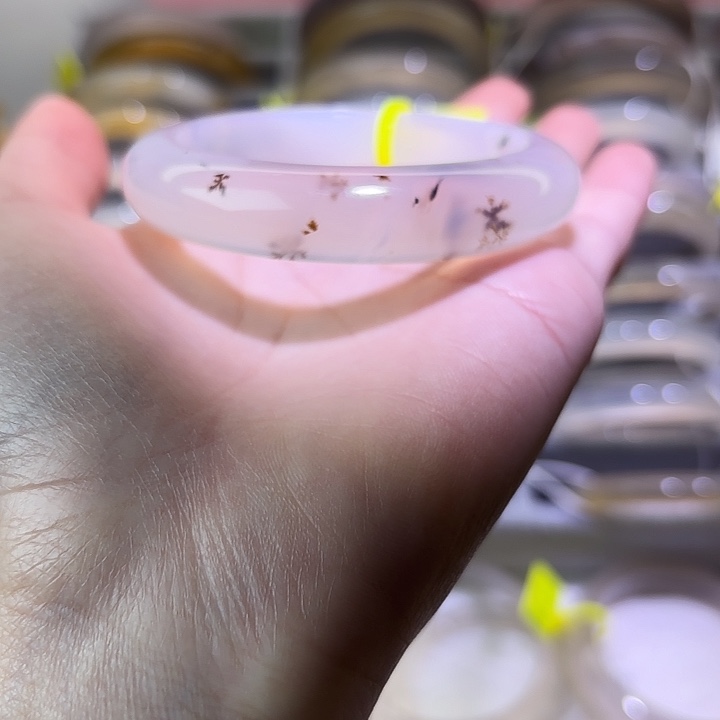 玛瑙/玉髓未镶嵌手镯天然玛瑙，默认微瑕，不退不换