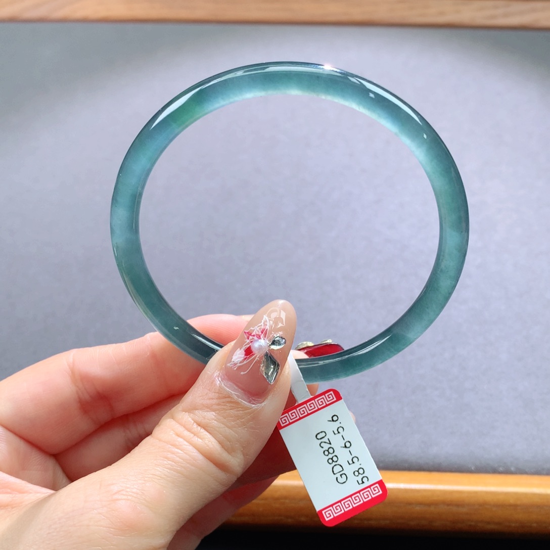 翡翠手镯未镶嵌天然翡翠手镯