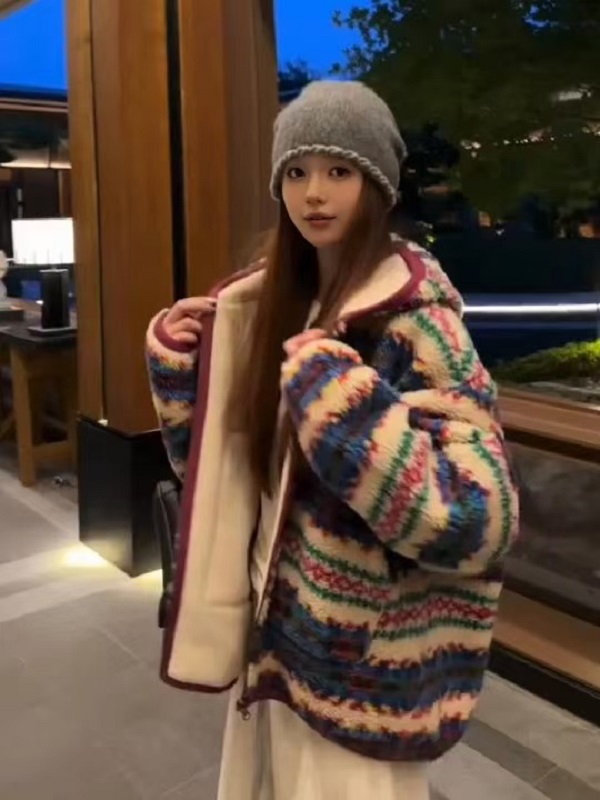【现货＋运费险】彩色费尔岛提花连帽仿羊羔毛外套女冬季加厚摇粒绒