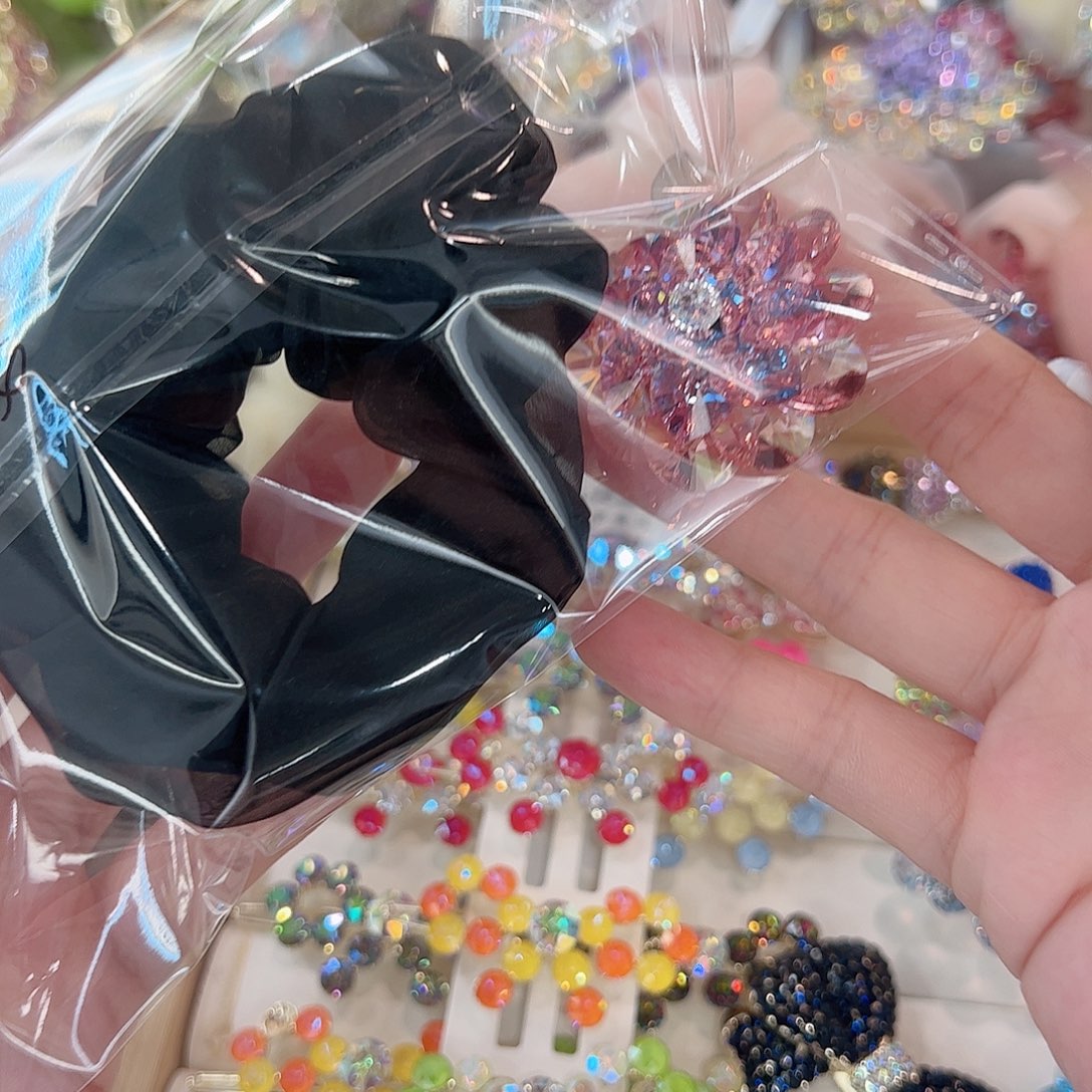 皮质铁合金施华洛手编花