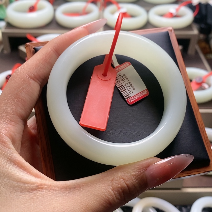 【闪购商品】和田玉手镯未镶嵌森***悠