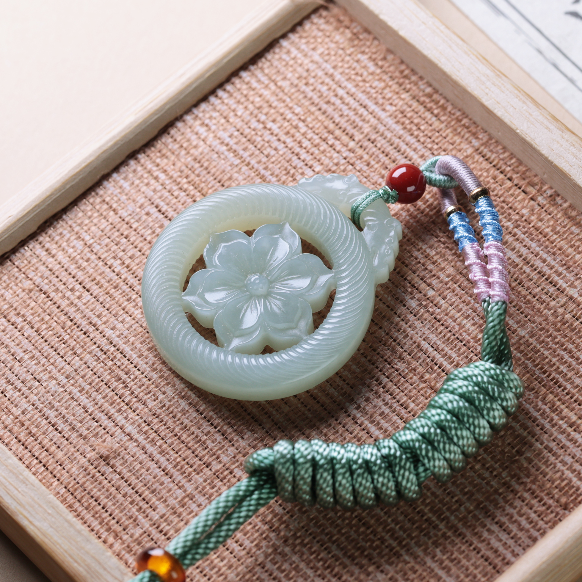 新疆爱思尔和田玉且末蓝花开富贵圆牌挂件0ASC0A337（多样性发货）