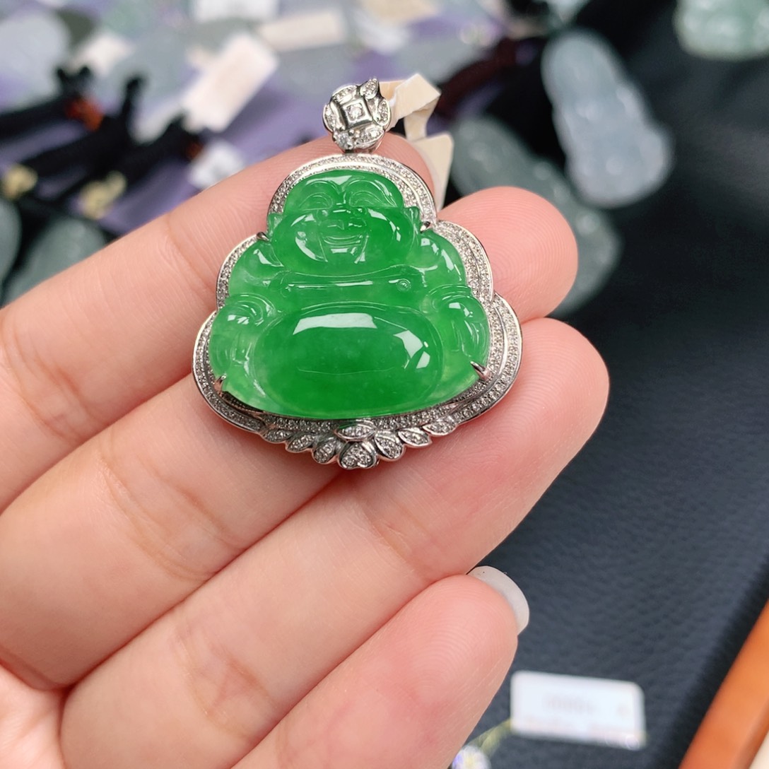 颈饰18K金镶嵌翡翠佛公