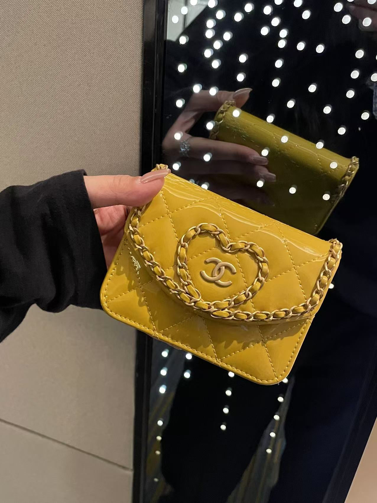 99新 Chanel/香奈儿 展会外场！发财黄漆皮链条小钱包
